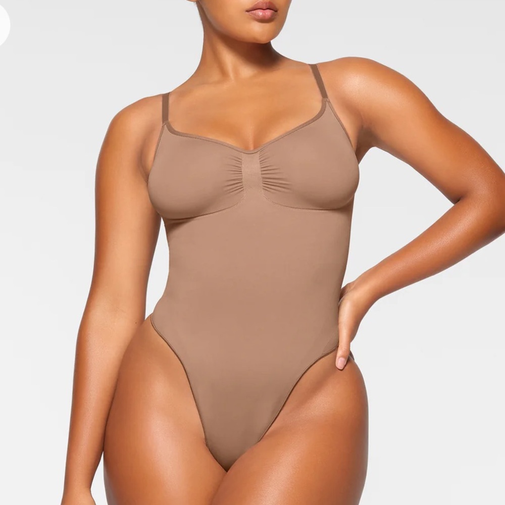 SKIMS sculpting bodysuit shapewear Nwot